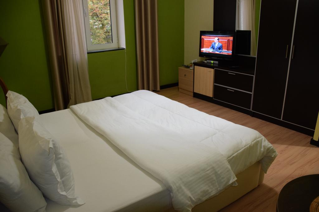 Hotel Eagle Tiranë Luaran gambar