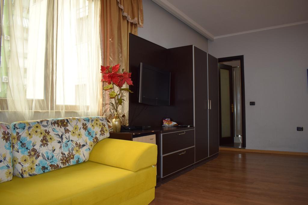 Hotel Eagle Tiranë Luaran gambar